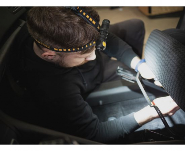 Preview: ARMYTEK Ersatzstirnband bei Gatzetec bei der Arbeit